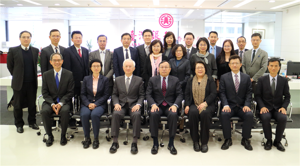 銀行公會呂桔誠理事長107年12月11日上午於香港主持「台資銀行香港分行集體自律機制」會議合影