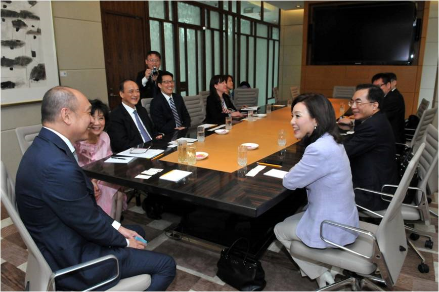 李理事長紀珠拜會新加坡銀行公會(ABS)黃一宗理事長等高層主管相談甚歡