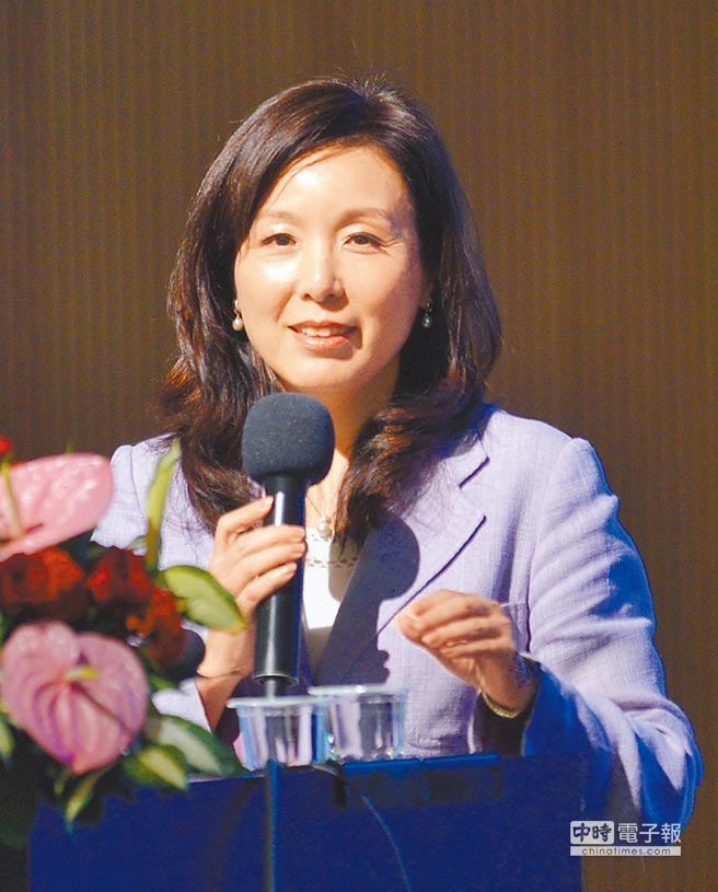 圖為：台灣金融研訓院10日舉辦「兩岸金融關鍵議題研討會」，中華民國銀行商業同業公會全國聯合會理事長李紀珠主持論壇